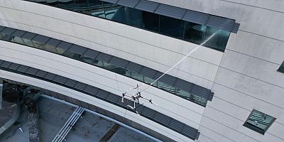 Drone ile Cam Temizliği