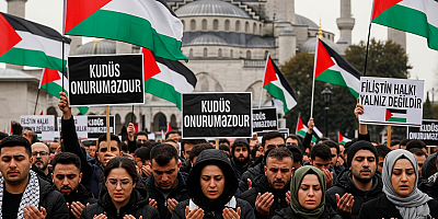 Fatih Camii’nde Gazze İçin Dualar Yükseldi