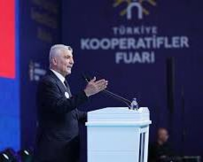 Ticaret Bakanı Ömer Bolat, Kooperatifler Fuarı’nda Yoğun Mesai Yaptı
